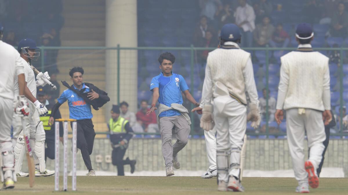 Ranji Trophy 2024-25: Three fans enter ground to get close to Virat Kohli during Railways vs Delhi match at Arun Jaitley Stadium